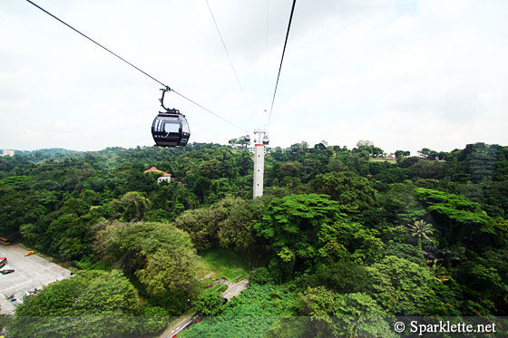Cable car ride between Sentosa and Mount Faber