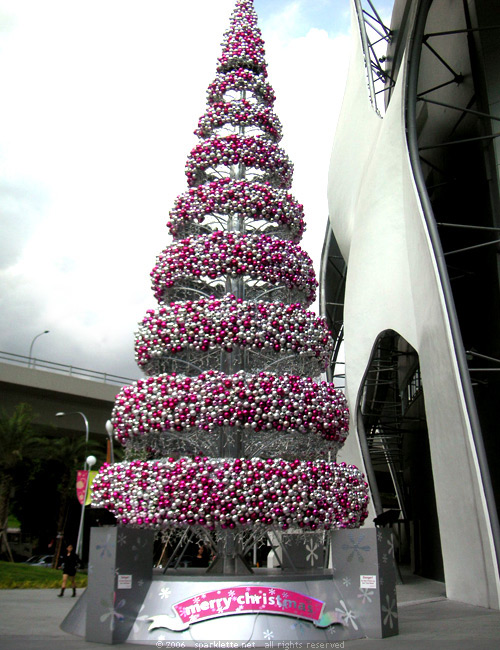Christmas tree at VivoCity in shiny pink and silver