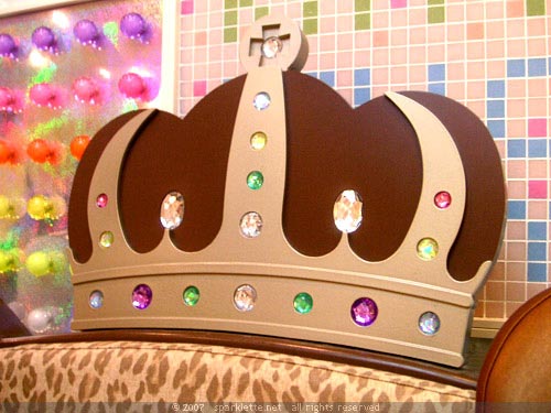 Jeweled crown on Hello Kitty's