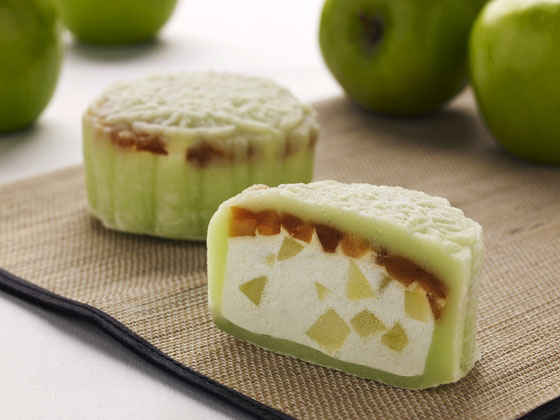 Apple caramel in snowskin mooncake from Goodwood Park Hotel, Singapore