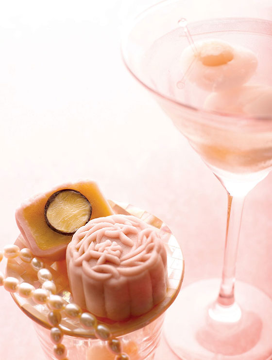 Lychee martini mini snowskin mooncake from Mandarin Orchard Singapore