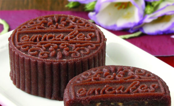 Chocolate mooncake from Emicakes