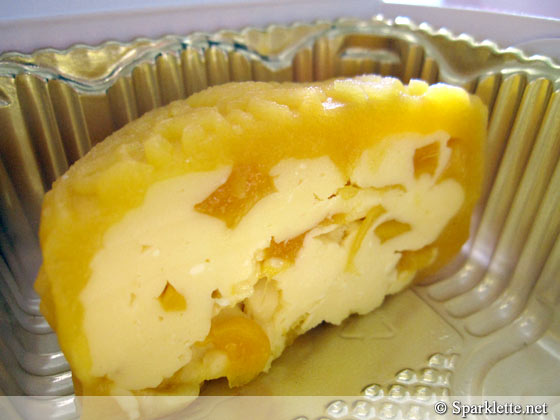 Mango mooncake from Emicakes