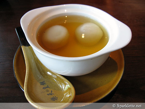 Glutinous rice dumplings in ginger soup