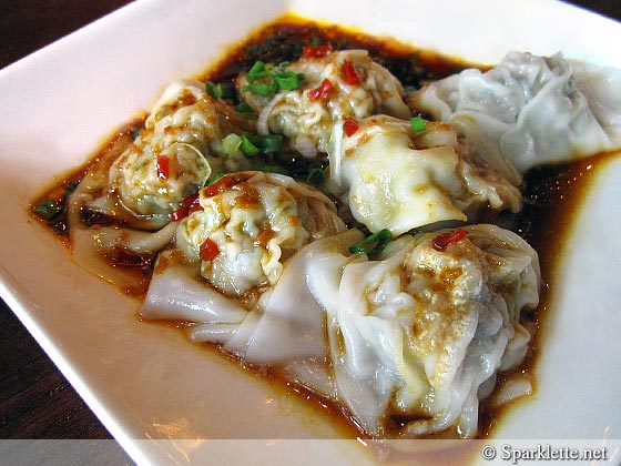 Pork dumpling with chilli sauce