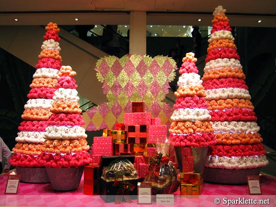 Christmas tree made up of teddy bears at Takashimaya Singapore