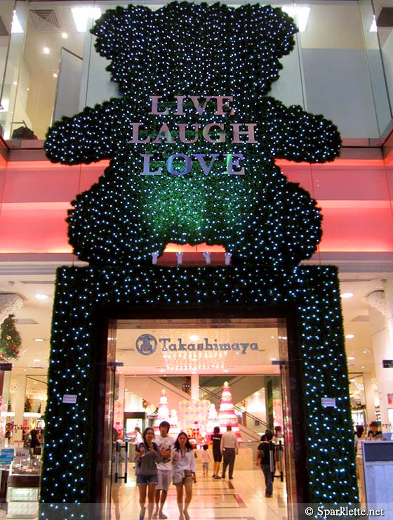 Christmas tree made up of teddy bears at Takashimaya Singapore