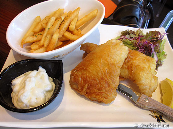 Fish & chips with tartar sauce