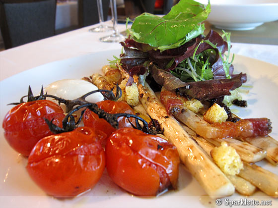 Grilled asparagus salad