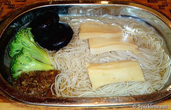 Dried mee sua with dried scallops and abalone sauce