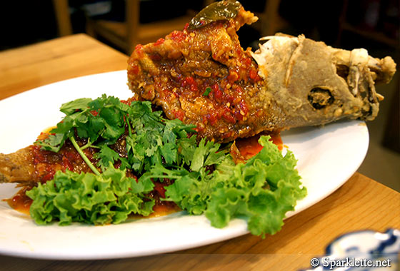 Crispy grouper topped with Thai chilli sauce