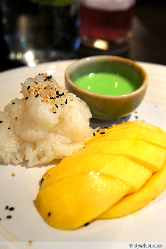 Khao Neaw Ma Muang (sticky rice with mango)