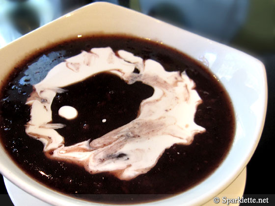 Black glutinous rice dessert