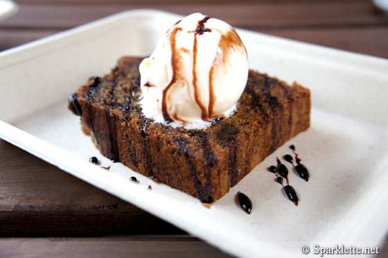 Banana bread with ice cream