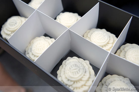 Mini snowskin chocolate torte mooncakes