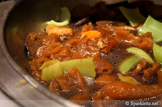 Braised sea cucumber with mushroom