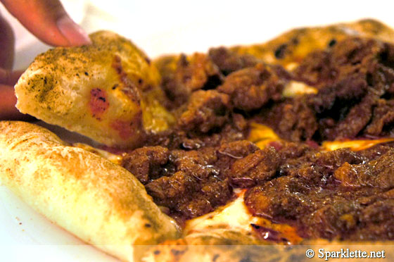 Rendang pizza