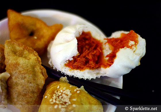 Steamed chilli crab pau