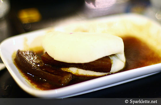 Stewed black sauce pork belly (served with steamed white bun)