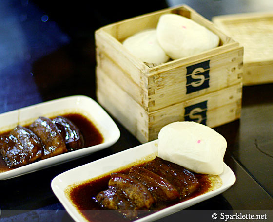 Stewed black sauce pork belly (served with steamed white bun)