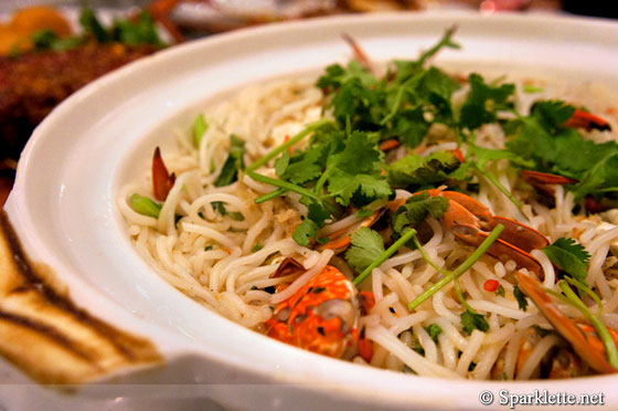 Claypot crab bee hoon