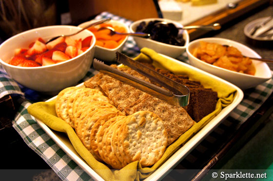 Fruits and crackers