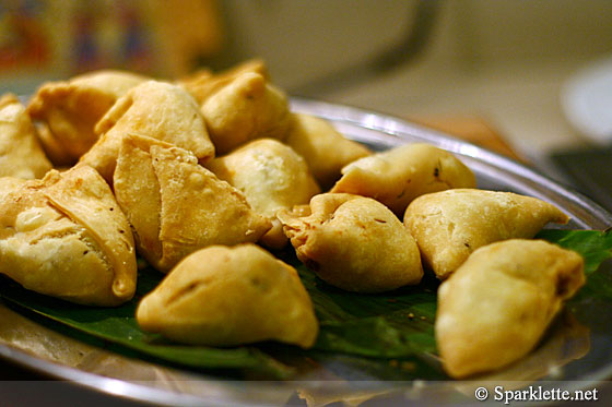 Aloo mutter samosa