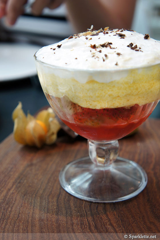 White sherry and strawberry trifle