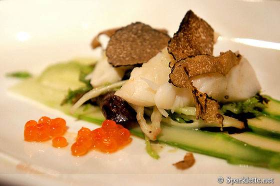 Fresh lobster and asparagus salad with truffle