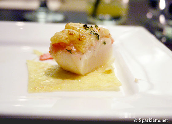 Baked diver scallop with fish roe and mozzarella cheese