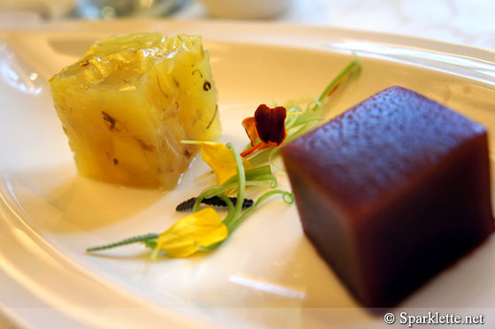 Water chestnut cake with osmanthus