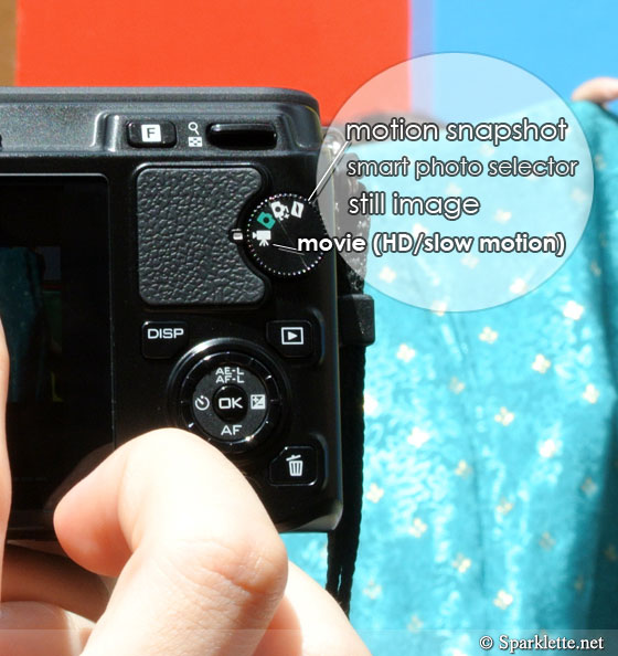 Nikon 1 J1 compact camera features