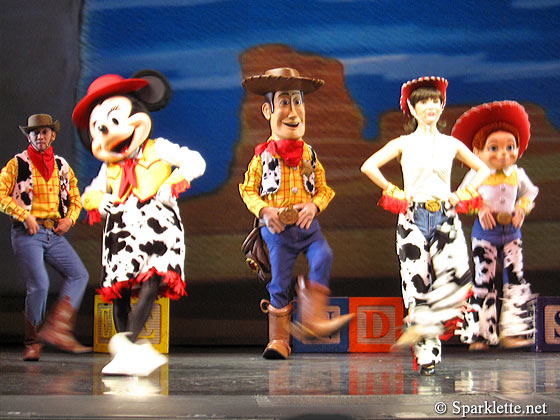 Hong Kong Disneyland - The Golden Mickeys show