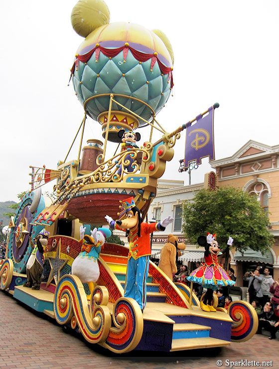 Hong Kong Disneyland - Flights of Fantasy Parade