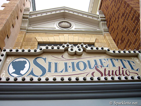 Hong Kong Disneyland - Silhouette Studio