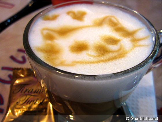 Cappuccino with kitty art