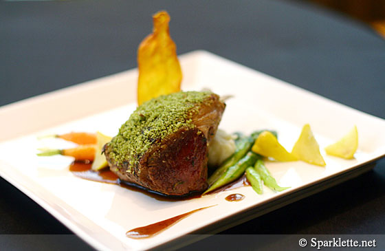 Grilled lamb chop with mint sauce