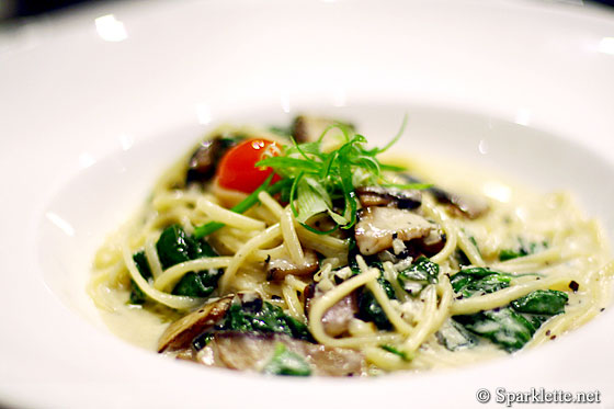 Linguini with portobello and spinach