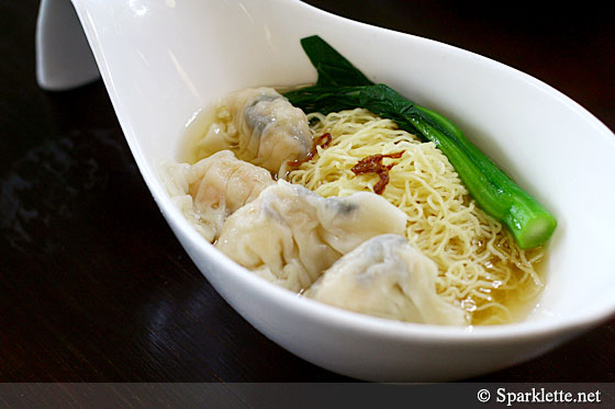 Noodle soup with fresh prawn dumpling