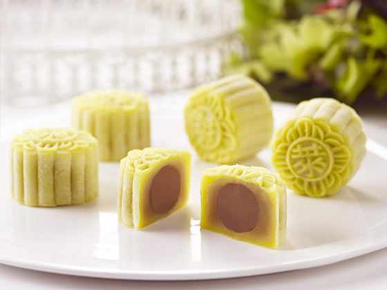 Raffles Hotel Banana Passion snowskin mooncakes