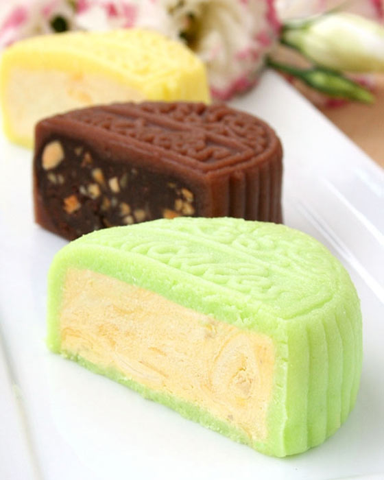 Durian and chocolate mooncakes from Emicakes