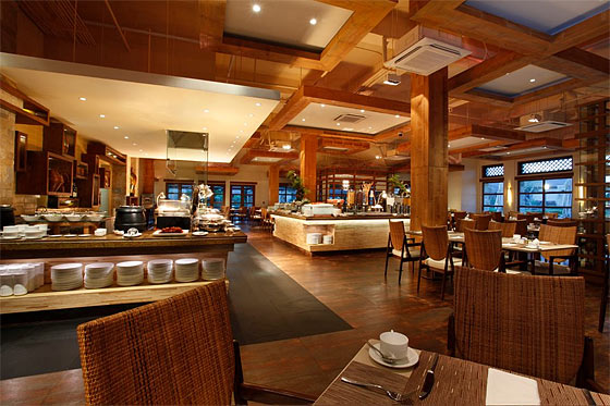 Crimson Resort and Spa Mactan Saffron Café, Lapu-Lapu, Philippines