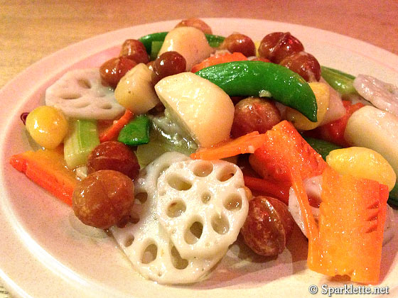 Stir-fried lotus root with macadamia nuts