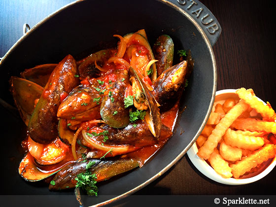 Spicy tomato mussels