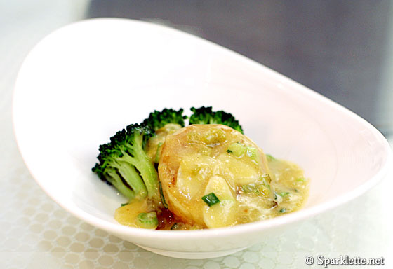 Pan-fried Hokkaido scallop with golden sauce