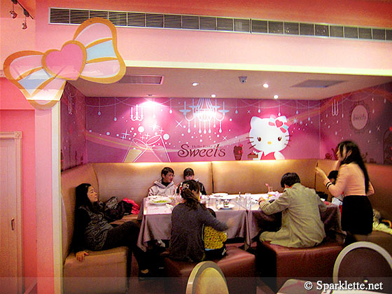 The Hello Kitty Restaurant in Taipei – Never Ending Footsteps