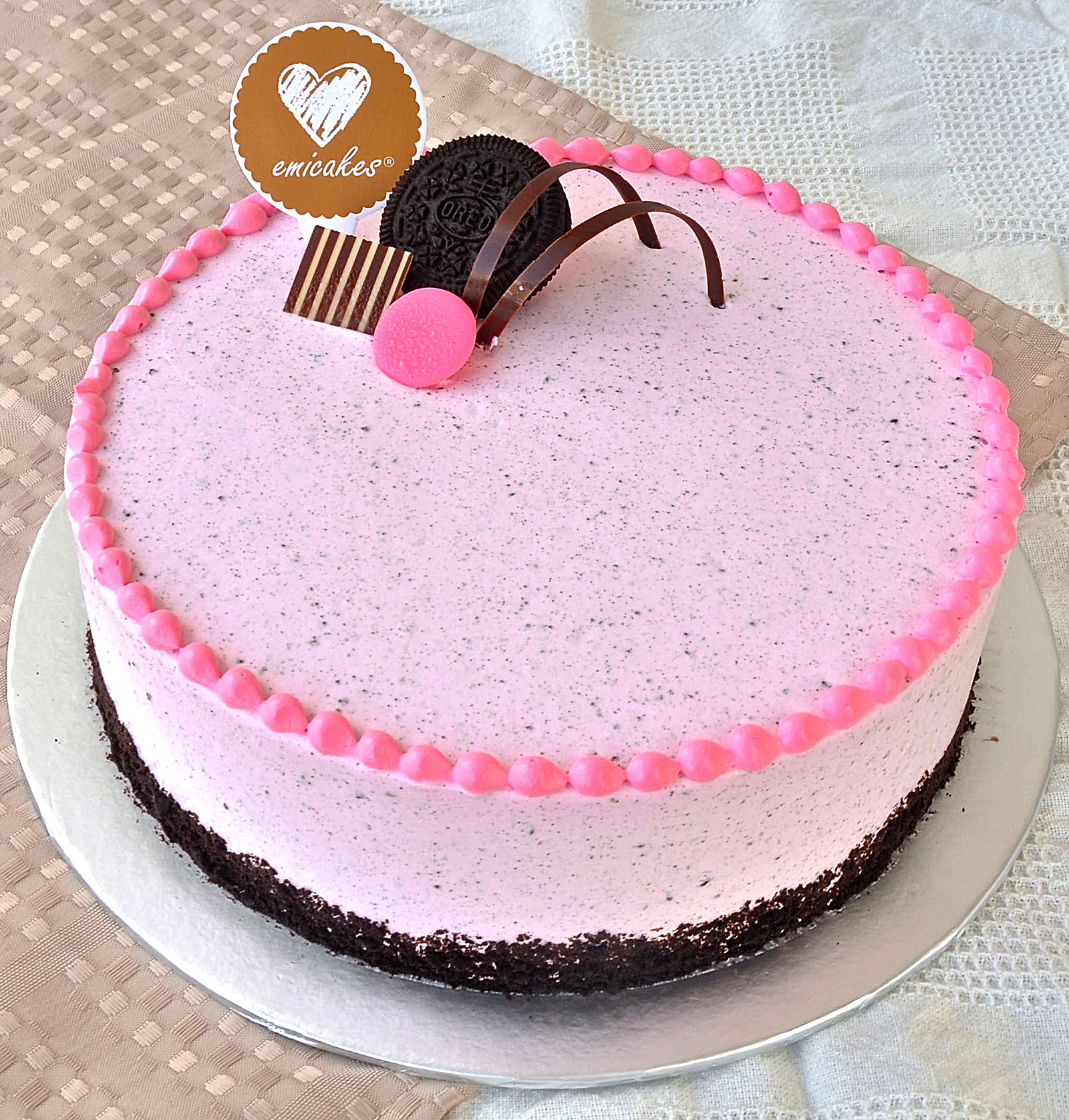 Strawberry Oreo cake from Emicakes