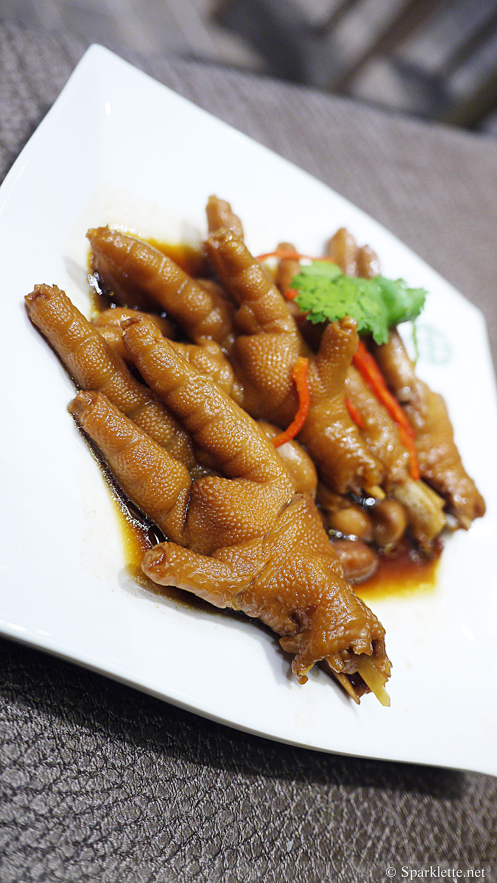 Steamed chicken feet with abalone sauce