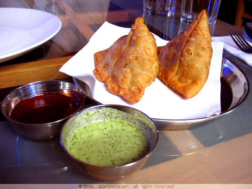 Samosas (curry puffs)