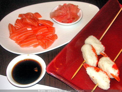 Salmon sashimi & crab claw